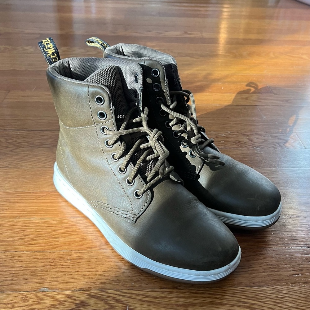 Grenade Green leather Dr. Martens Rigal Boots boots, Men’s 7 // Women’s 8